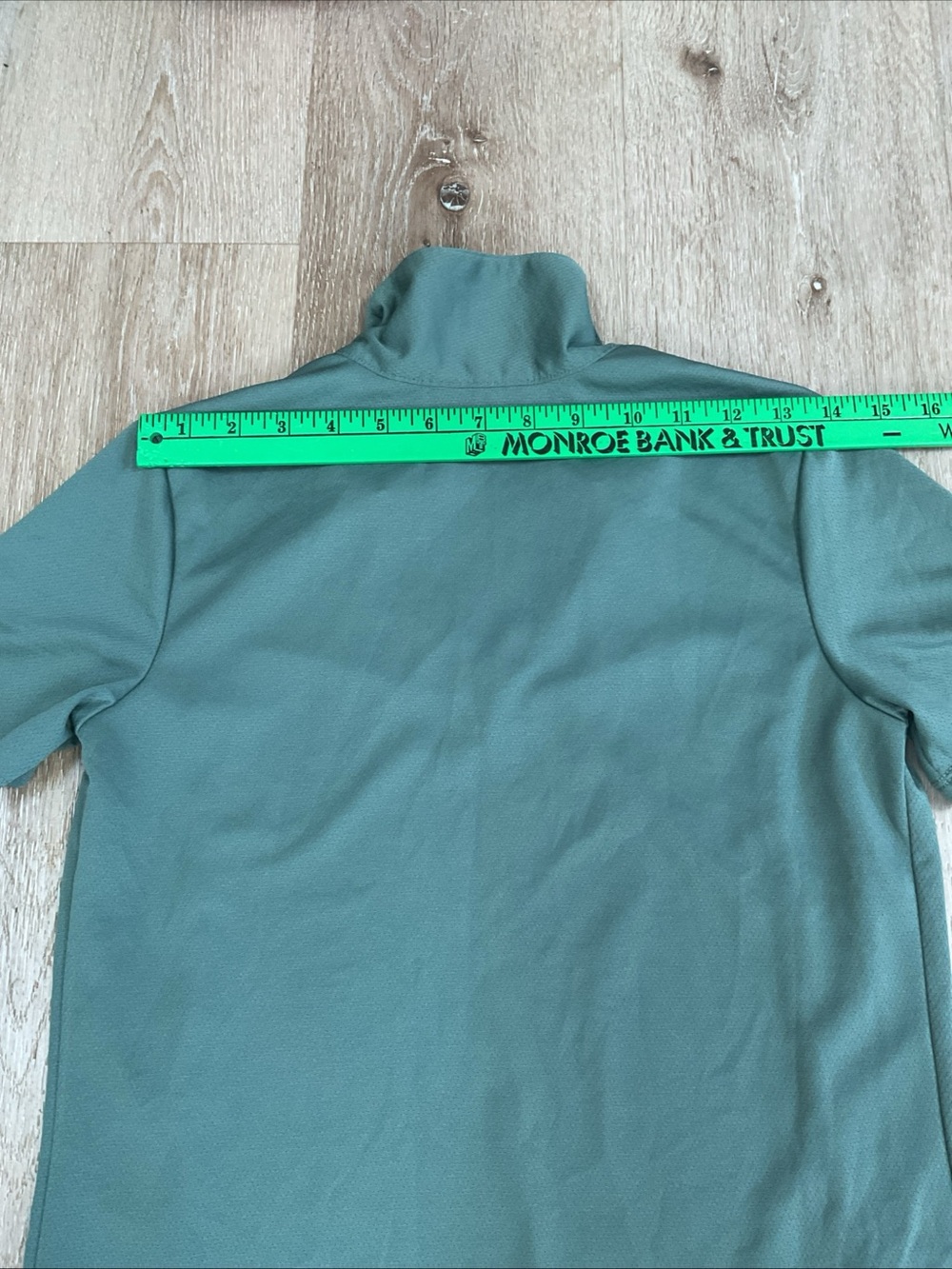 Lady Hagen - Short Sleeve Collared V-Neck Top - Sage Green - Ladies Size Small - Picture 6 of 11